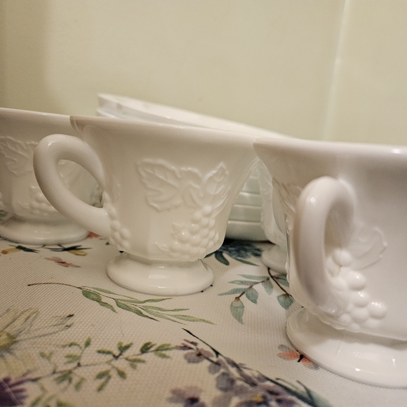 Vintage Indiana Colony Milk Glass Set - Picture 4 of 6